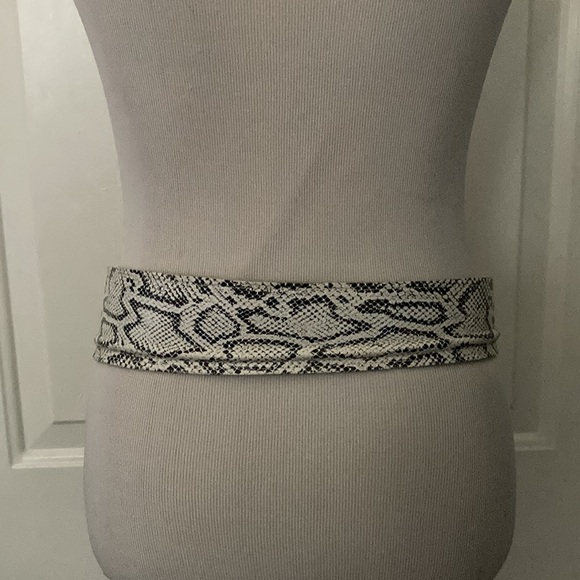 Vintage Stamped Silver and Leather Belt - Picture 4 of 8